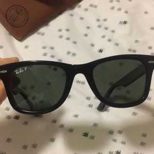 Black/ green polarized Ray-ban original wayfarers